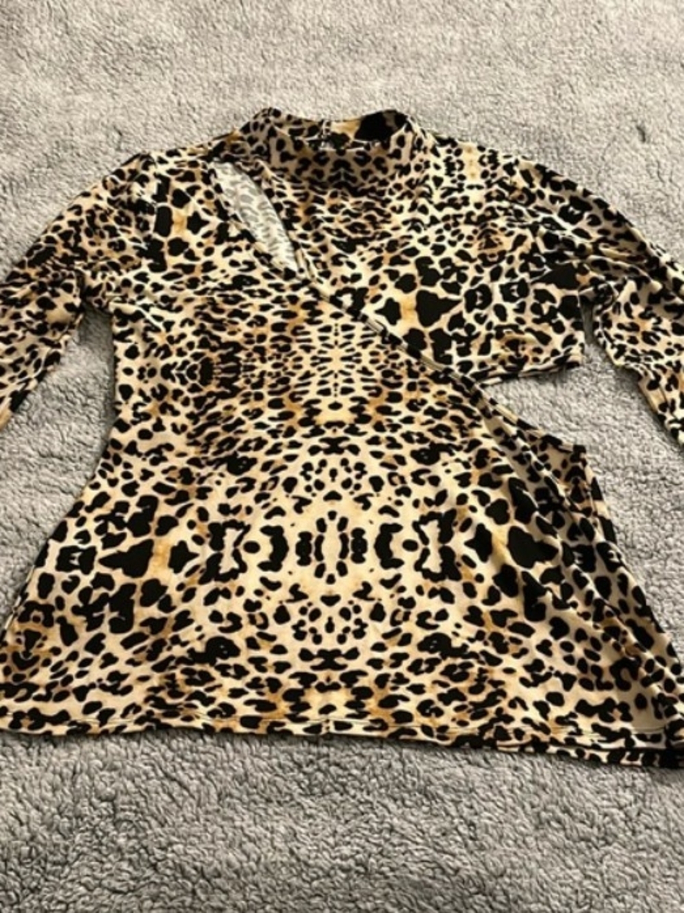 NWOT VENUS CUTOUT  Animal Print Long Sleeve Top - Tan & Black